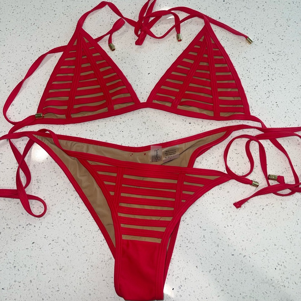 BEACH BUNNY Red Hard Summer Triangle Bikini Top L and Tie Side Bottoms M